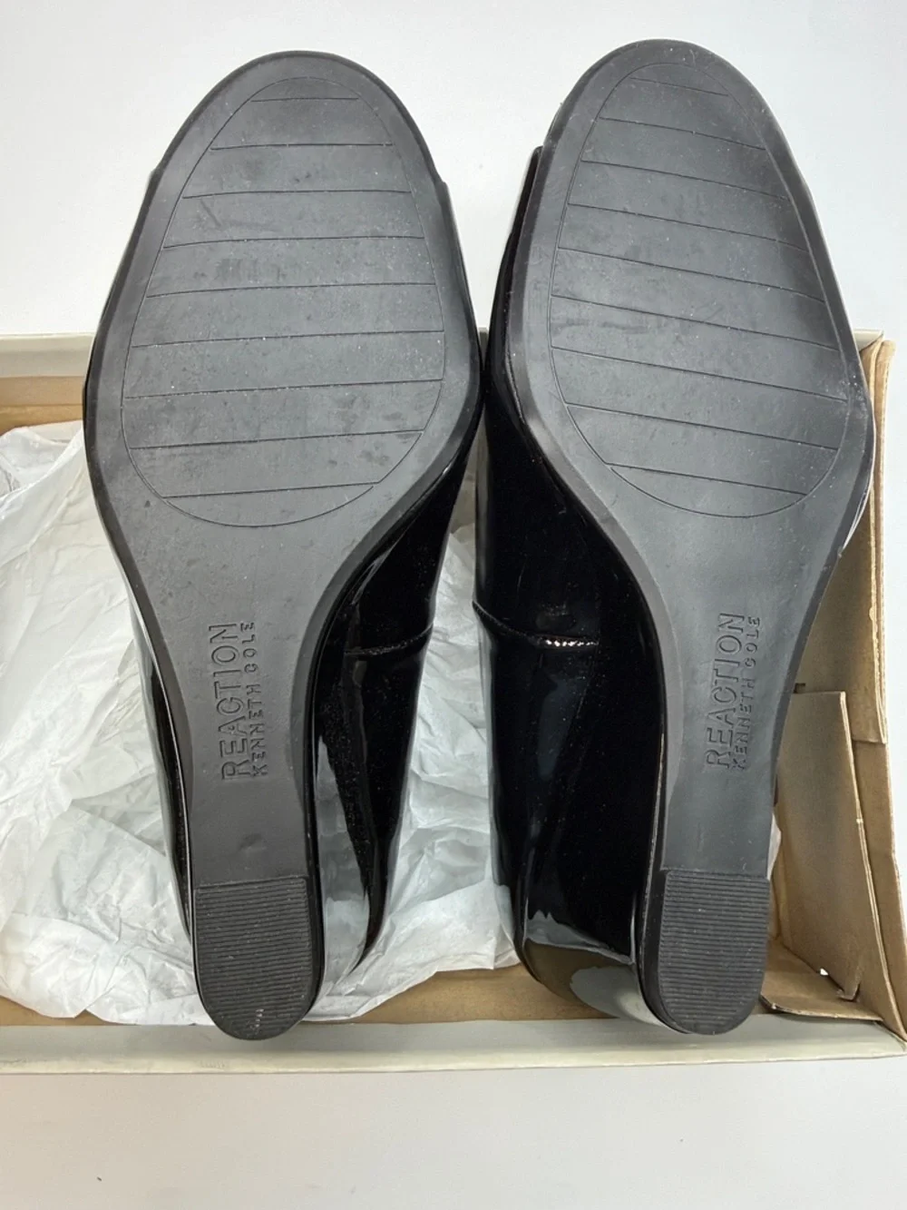 Kenneth Cole Reaction Women's Elinor Mid Wedge Pumps- Size 7M